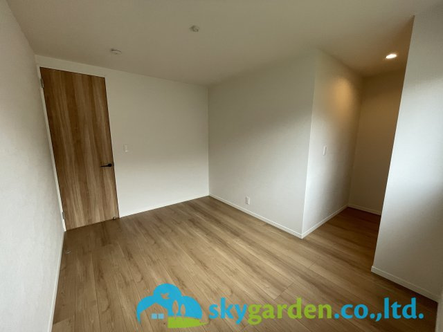 鎌倉市稲村ガ崎5丁目　新築戸建　全1棟1号棟の洋室|明るい洋室です