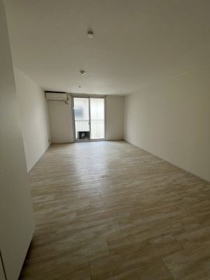 【居間・リビング】 | 前川コーポ | こちらのリビングで趣味の時間をお楽しみください