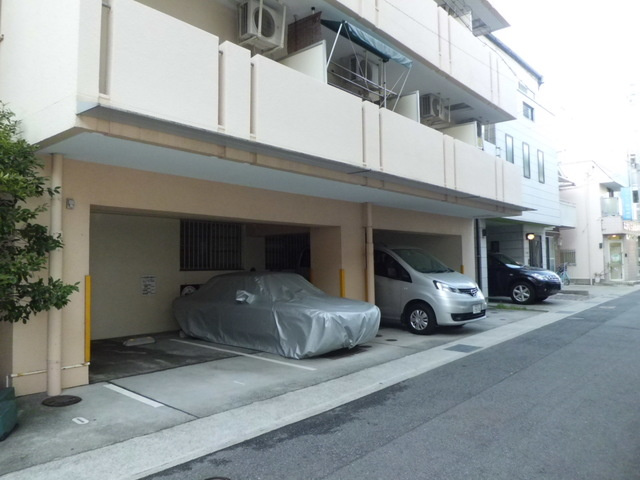 グローバルビレッジ御影の駐車場