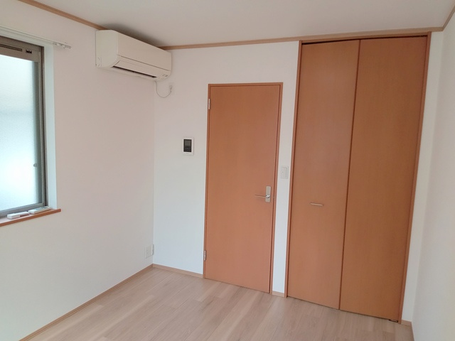 アネックスＡの居間・リビング|★横窓もあり明るいお部屋です★