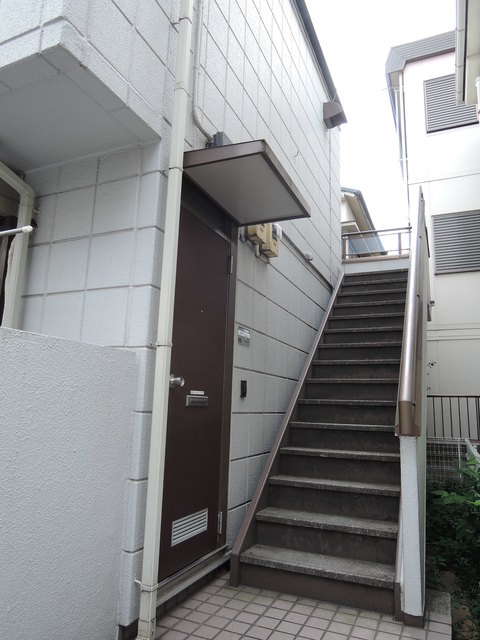 プチメゾン松ヶ丘のその他共用部分|★２階に上がる階段★