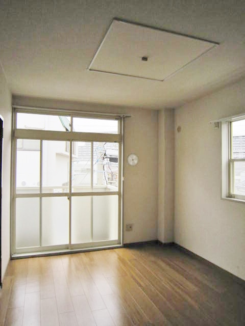 プラザ朝霧の洋室