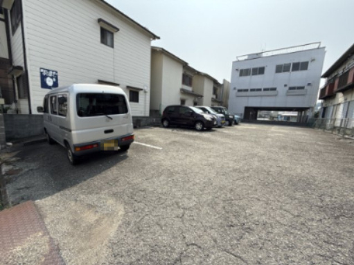 シティ青山の駐車場