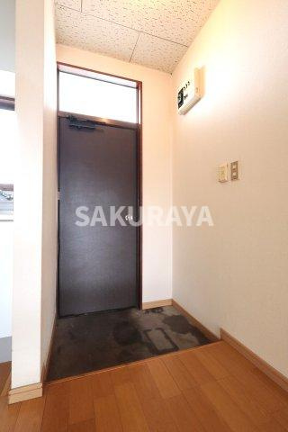 メゾンヴィラ １の玄関|2025年4月撮影。現況と異なる場合があります。