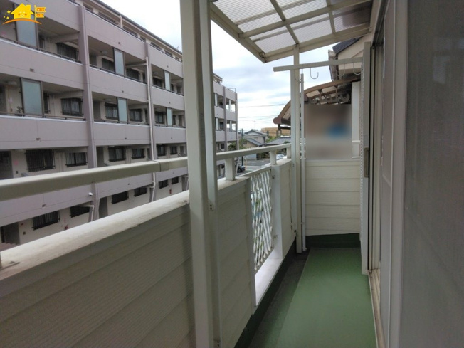 【バルコニー】 | 久喜市久喜北1丁目中古戸建て | 南向きのバルコニーは日当たり風当たりがとてもいいです。
洗濯物も良く乾きますね。
