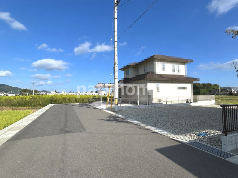 土佐市高岡町乙　分譲地の前面道路含む現地写真