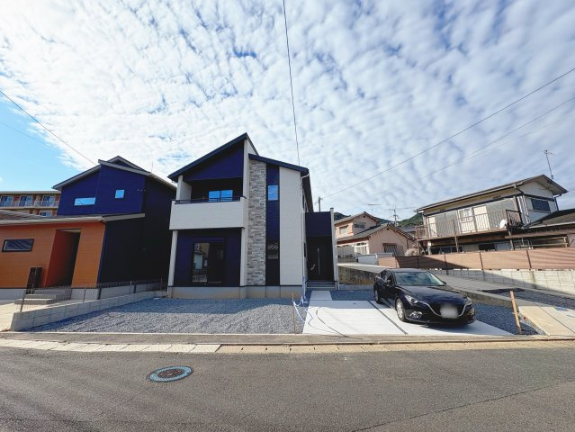 京都郡苅田町大字新津1期　苅田町　新築戸建ての外観|駐車4～5台は確保できる広々スペース♪
【苅田町　新築一戸建て】