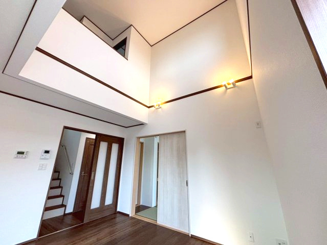 仲介手数料不要　ハートフルタウン菊池市西寺【菊之池小・菊池南中】の内装|リビング吹き抜け