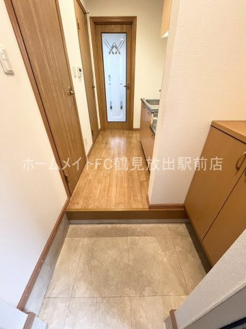 大阪市鶴見区今津南１丁目のハイツの玄関