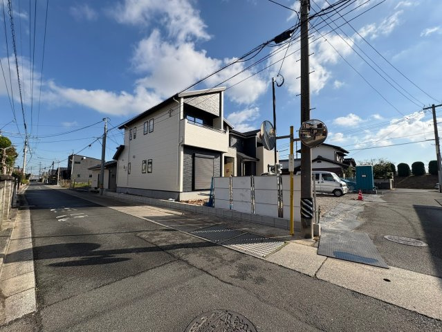 行橋市大橋1丁目　新築一戸建ての外観|周辺道路も広く駐車しやすいです♪
【行橋市　新築一戸建て】