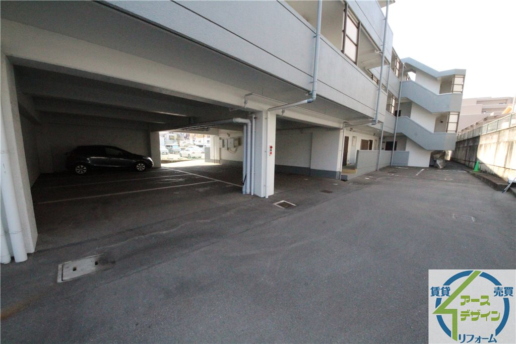 Ksハイツ西明石の駐車場