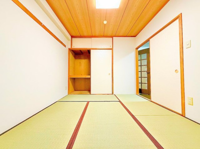 【和室】 | サージュ白楽 | 6帖の和室は暖かい雰囲気で、押し入れ付きなので荷物の収納にも大活躍です。