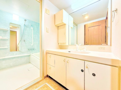 【独立洗面台】 | サージュ白楽 | ◆毎日使う場所だから、機能的で使いやすさに配慮したパウダールーム。すっきりと使えるように収納も豊富にご用意しています。