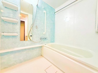 【浴室】 | サージュ白楽 | ◆モダンデザインの空間が気持ちよさを高めてくれるバスルーム。すっきりとした清潔感の中に都会的なセンスが感じられ、心身をリフレッシュできる寛ぎを深めてくれるスペースです。