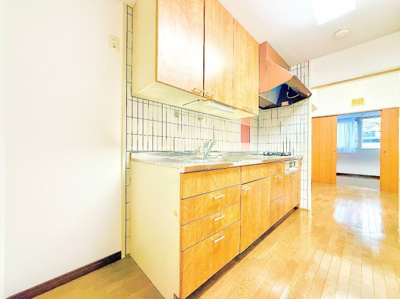 【キッチン】 | サージュ白楽 | ◆キッチンからダイニングが見渡せるキッチン。料理をしながら家族とコミュニケーションをとれるだけでなく、大きな開放感も得られることができます。