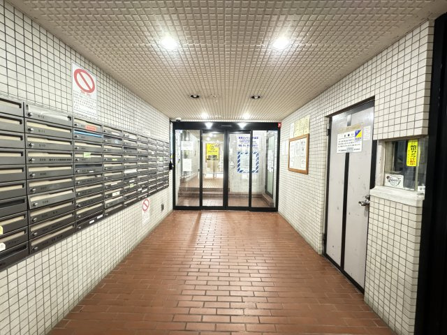 ニュー池袋ハイツのエントランス