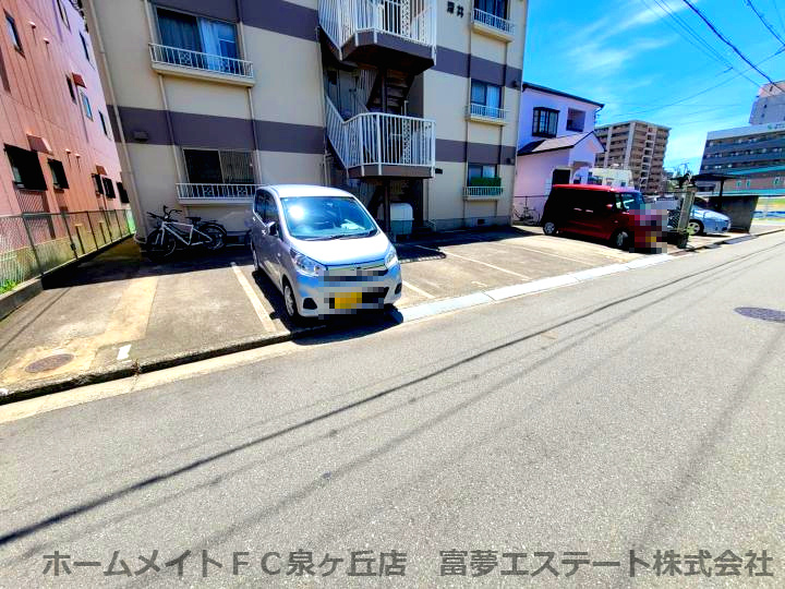 トリバン深井の駐車場