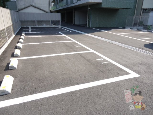 ボナール古京の駐車場