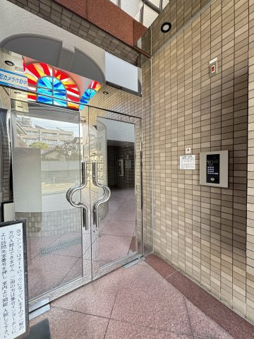 ネクサス巣鴨のエントランス