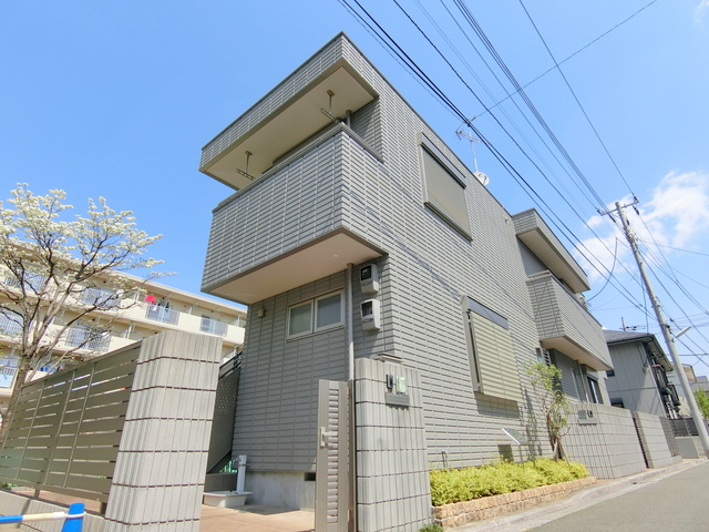 ＡＲＩＥＴＴＡの外観|うれしい専用庭もある１フロア１住居♪