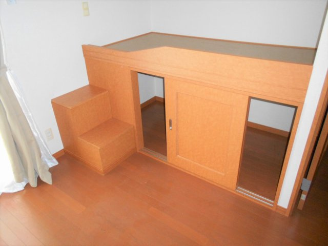 レオパレスMASUDAⅢの収納|2階床材はじゅうたんになります