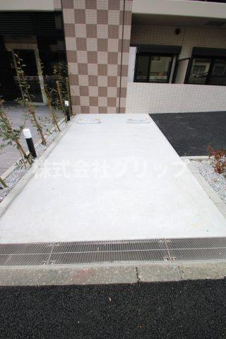 ラフィスタ横浜黄金町の駐車場