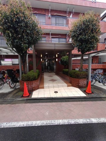 目白パークハイツのエントランス