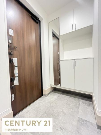 【玄関】 | 小林東２丁目　新築戸建3号地 | 玄関は広く靴箱収納があります