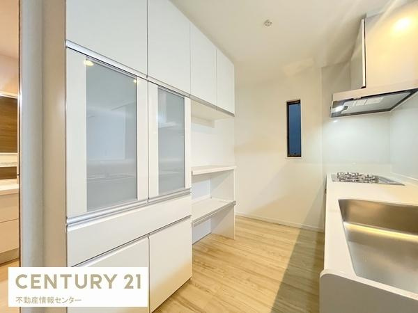 【収納】 | 小林東２丁目　新築戸建3号地 | キッチンにはカップボードも付いております！