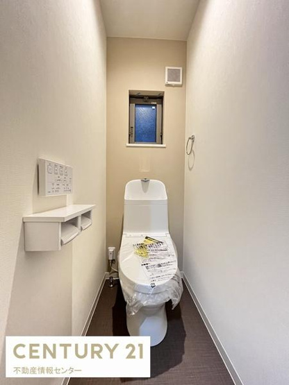 【トイレ】 | 鶴町１丁目　新築戸建　全２区画の１号地 | 温水洗浄便座付きトイレです！