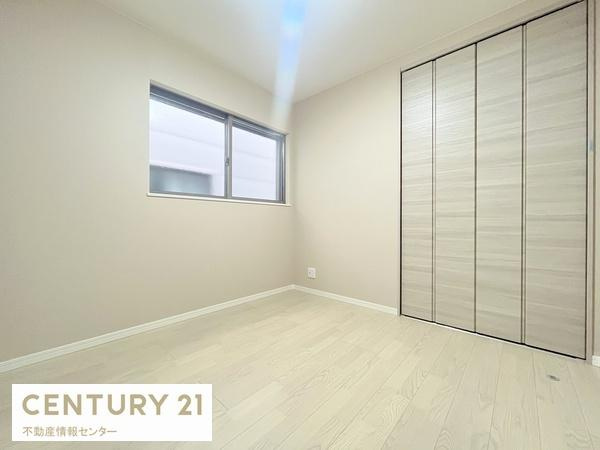 【寝室】 | 鶴町１丁目　新築戸建　全２区画の１号地 | 少し小さめのお部屋なので小さなお子様のお部屋や寝室にも！