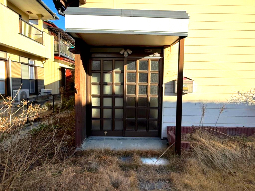 高崎市吉井町塩川　中古660の玄関