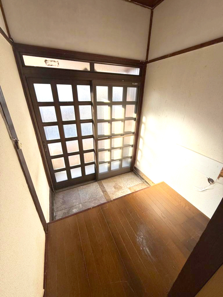 高崎市吉井町塩川　中古660の玄関