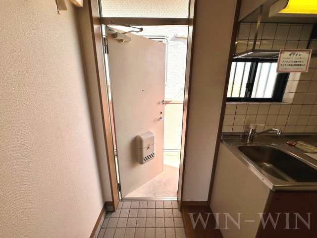 サンライズ往完の玄関