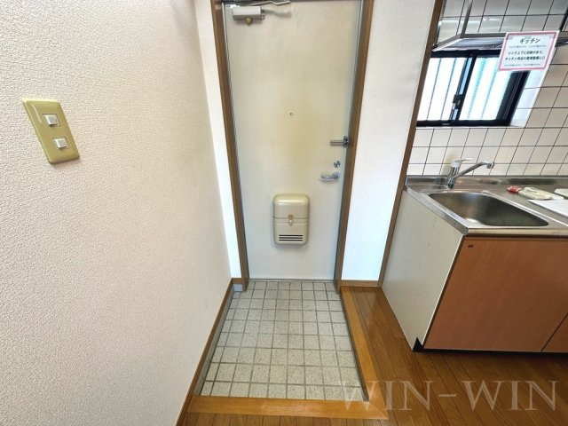 サンライズ往完の玄関