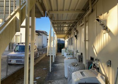 【外観】 | 立野台ハイツ | 土地の形が極端に長細かったり、狭小地、あるいは道路との高低差がある傾斜地だった場合、後々売ろうとしても買い手がつかない場合もあります。後々、売却することになった時に価値の下がらない土地を選びましょう。