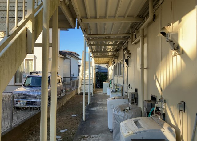 【外観】 | 立野台ハイツ | 土地の形が極端に長細かったり、狭小地、あるいは道路との高低差がある傾斜地だった場合、後々売ろうとしても買い手がつかない場合もあります。後々、売却することになった時に価値の下がらない土地を選びましょう。