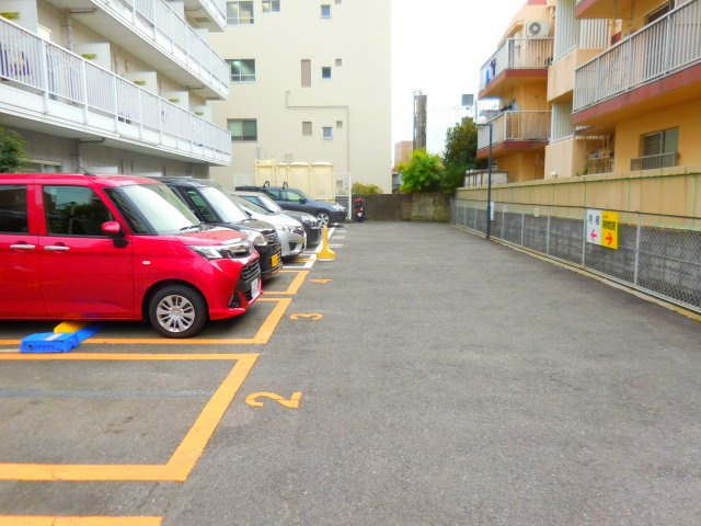 メゾン・ド・ソレイユの駐車場