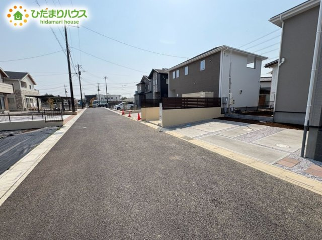 東松山市石橋　3期　新築一戸建て　アーバンスタイル　01の前面道路含む現地写真|前面道路幅6ｍ☆車の出入りもラクラクできちゃいます(^^♪
