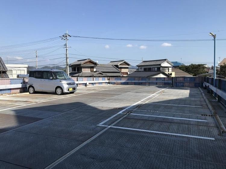 ＳＩＮＡＪＹＵＲＩＭＥ・ＧＲＥＥＮ（シナジュライム・グリーン）の駐車場