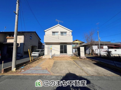 【駐車場】 | 真岡市田町中古戸建 | お車並列３台分ご用意しております♪
