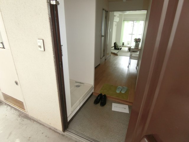 プレイン第1マンションの玄関