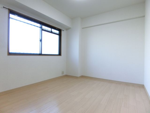 グミヒルズの洋室