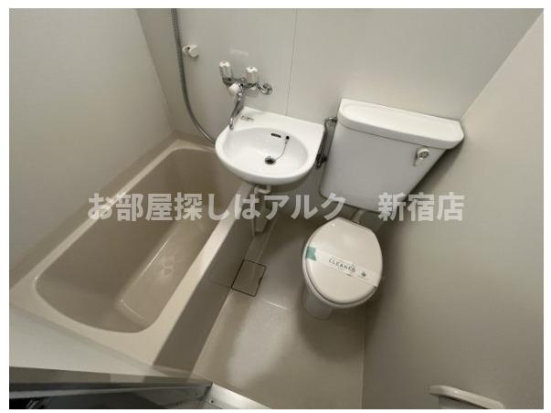 新高円寺ダイカンプラザシティの洗面所|明るい洗面所です