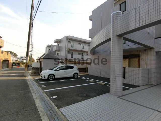 パークヒル尾崎の駐車場