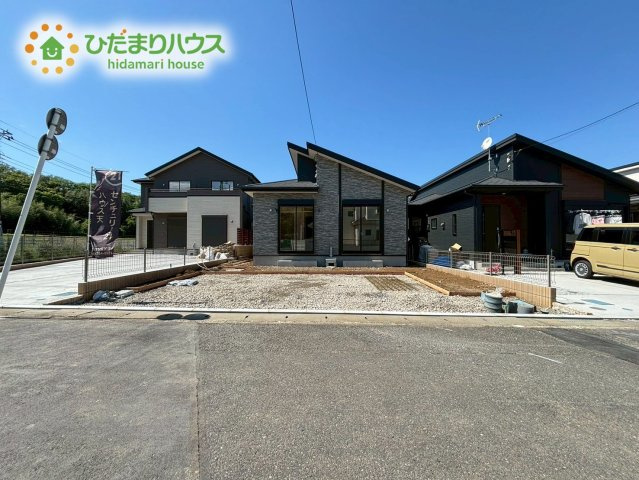 東松山市山崎町　2期　新築一戸建て　ブルーミングガーデン　04の駐車場|並列駐車2台可能！
駐車が苦手な方でも安心ですね♪