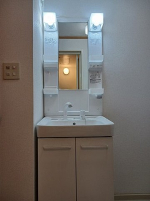 【洗面所】 | カーサ・ローマＡ | 忙しい朝には欠かせない洗面所です