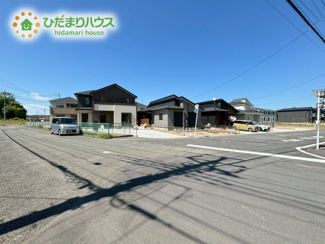 東松山市山崎町　2期　新築一戸建て　ブルーミングガーデン　05の前面道路含む現地写真