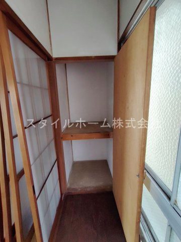 広小路貸家の収納