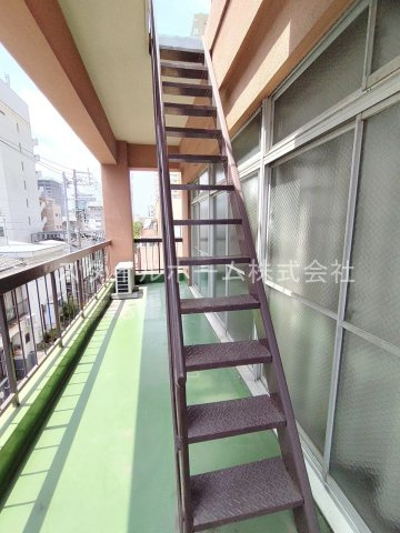 広小路貸家のバルコニー
